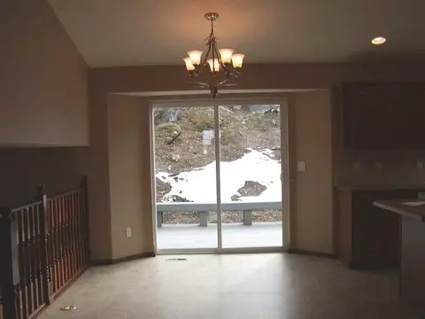 22 E Sapphire, Spokane, WA 99218 photo 4