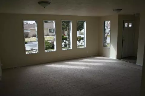 13515 E 6th Ave, Spokane Valley, WA 99216 photo 2