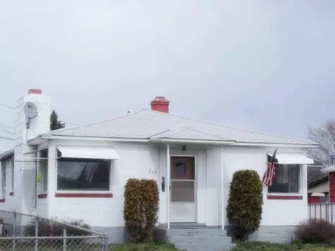 219 E Crown, Spokane, WA 99207 photo 1