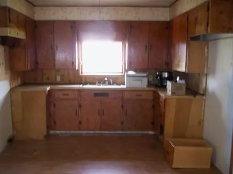 218 W Calispel Ave, Cusick, WA 99119 photo 2