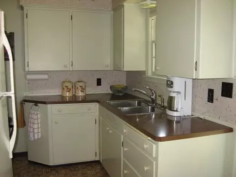 1027 E Walton Ave, Spokane, WA 99207 photo 2