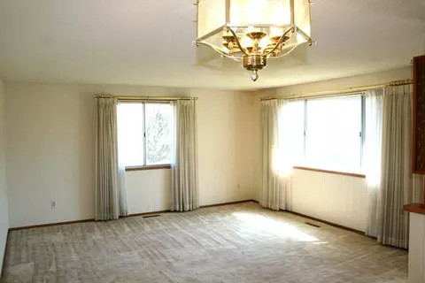 210 E Astor Dr, Spokane, WA 99208 photo 2