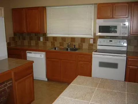 10921 E 7th Ave, Spokane Valley, WA 99206 photo 2