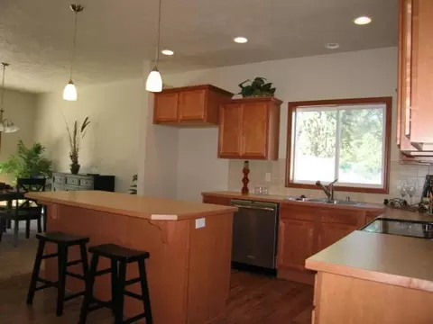 10204 E 6th Ave, Spokane Valley, WA 99206 photo 3