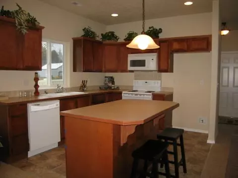 10211 E 6th Ave, Spokane Valley, WA 99206 photo 2