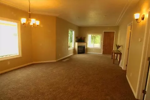 1023 E Augusta, Spokane, WA 99207 photo 3