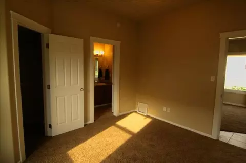 1023 E Augusta, Spokane, WA 99207 photo 5