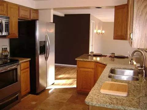 1810 E 39th Ave, Spokane, WA 99203 photo 2