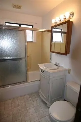 1527 Everett, Spokane, WA 99207 photo 3