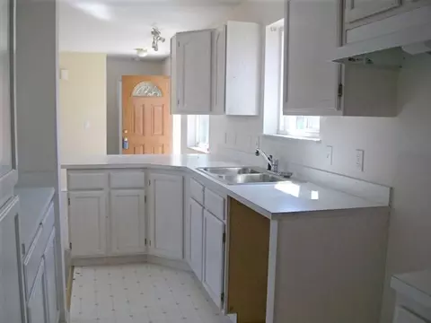 561 Everett, Spokane, WA 99207 photo 3