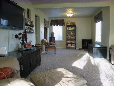 513 E Columbia Ave, Spokane, WA 99208 photo 4