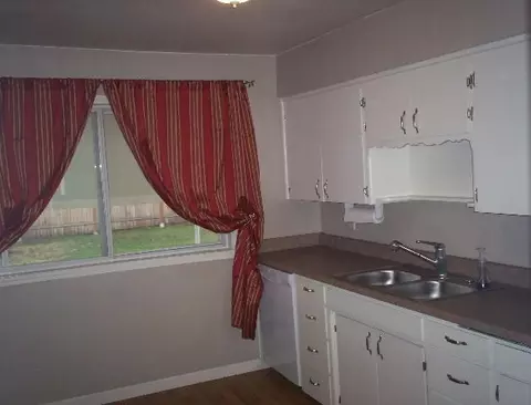548 E North, Spokane, WA 99207 photo 2