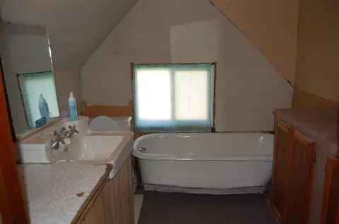 559 E Crown Ave, Spokane, WA 99207 photo 3