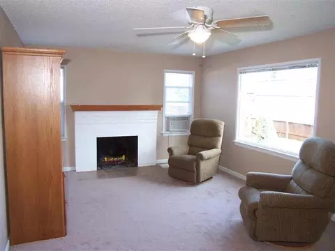 927 E Sanson, Spokane, WA 99207 photo 3