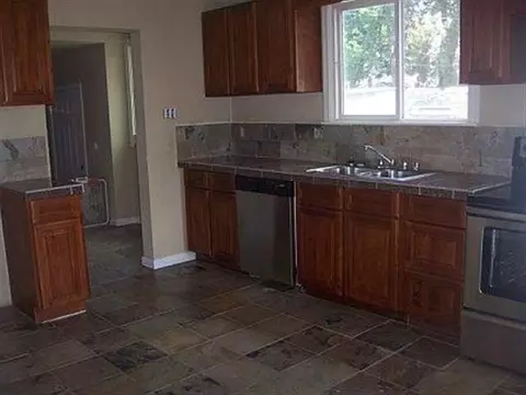 1027 E Wabash Ave, Spokane, WA 99207 photo 2