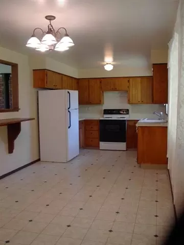 10516 E 15th Ave, Spokane Valley, WA 99206 photo 3