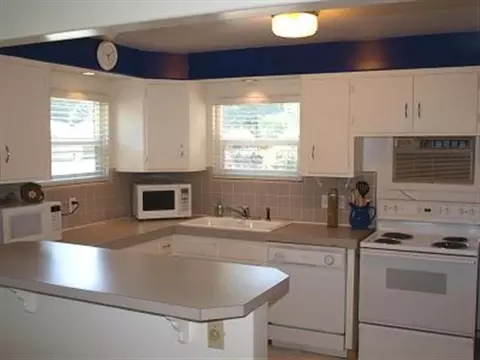 1111 E 36th Ave, Spokane, WA 99203 photo 2