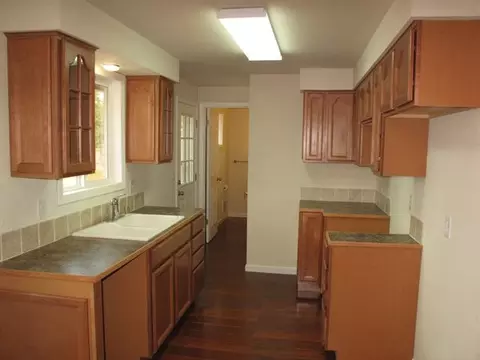 2011 E Columbia Ave, Spokane, WA 99207 photo 4