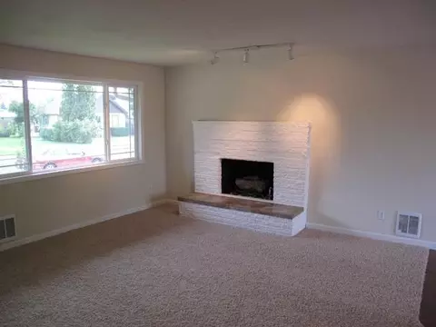 2011 E Columbia Ave, Spokane, WA 99207 photo 2