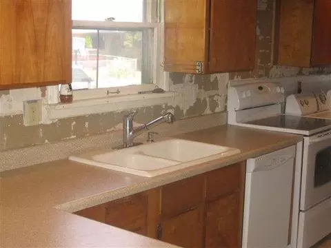 1628 E Bismark, Spokane, WA 99207 photo 2