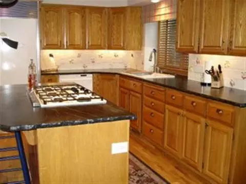 1905 E Overbluff Rd, Spokane, WA 99203 photo 2