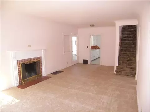 549 E Hoffman Ave, Spokane, WA 99207 photo 2