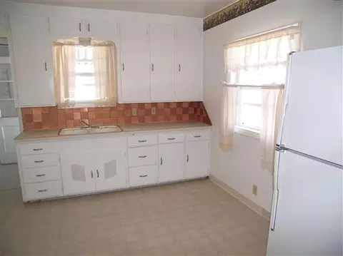 549 E Hoffman Ave, Spokane, WA 99207 photo 3