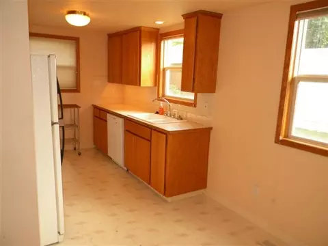 514 E Crown Ave, Spokane, WA 99207 photo 3