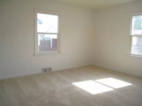 1018 E Longfellow Ave, Spokane, WA 99207 photo 4