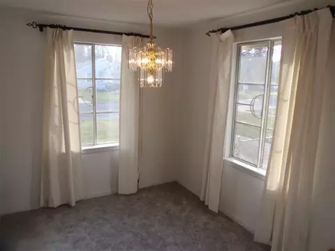 1027 E 40th Ave, Spokane, WA 99203 photo 4
