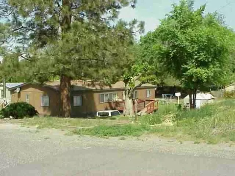 307 4th St, Granger, WA 98932 photo 2