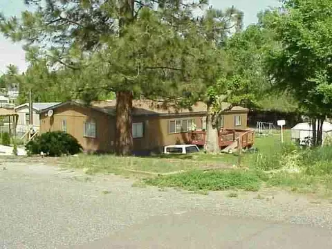 307 4th St, Granger, WA 98932 photo 1