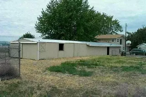 2097 Hanson Loop Rd, Burbank, WA 99323 photo 4