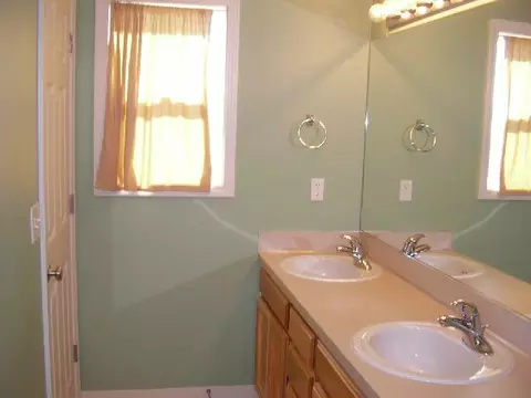 5904 Taft Dr, Pasco, WA 99301 photo 2