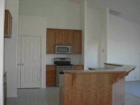 7919 Salmon Dr, Pasco, WA 99301 photo 2