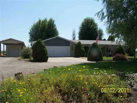 8806 W Maple Dr, Pasco, WA 99301 photo 1