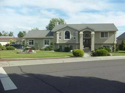 3702 Meadowview Dr, Pasco, WA 99301 photo 1