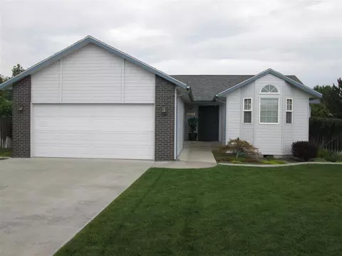 4303 Meadow View Dr, Pasco, WA 99301 photo 1