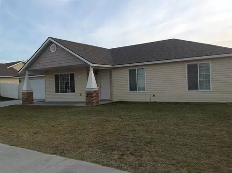 8008 Chehalis, Pasco, WA 99301 photo 1