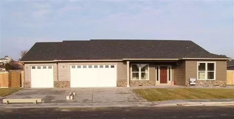 4705 Meadow View Dr, Pasco, WA 99301 photo 1