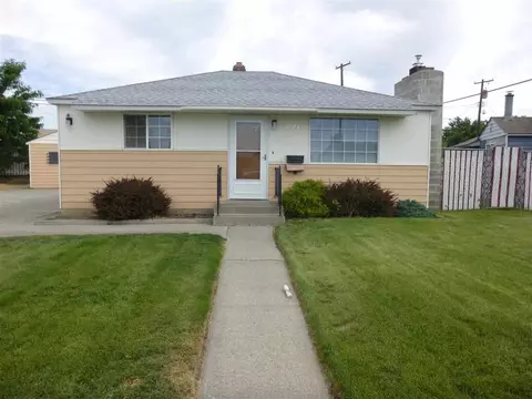 1927 Riverview Dr, Pasco, WA 99301 photo 1