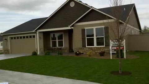 4407 Meadow View Dr, Pasco, WA 99301 photo 1