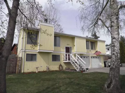 2025 NW Friel St, Pullman, WA 99163 photo 1