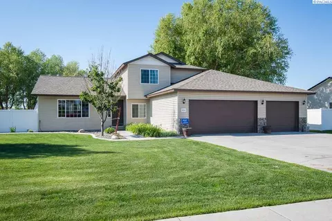 8212 Snoqualmie Dr, Pasco, WA 99301 photo 1