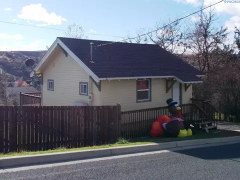 508 E Thorn St, Colfax, WA 99111 photo 1