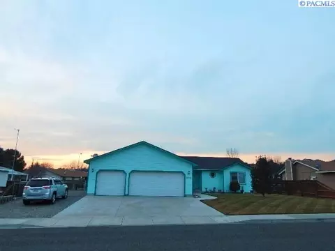 3815 Meadow View Dr, Pasco, WA 99301 photo 1
