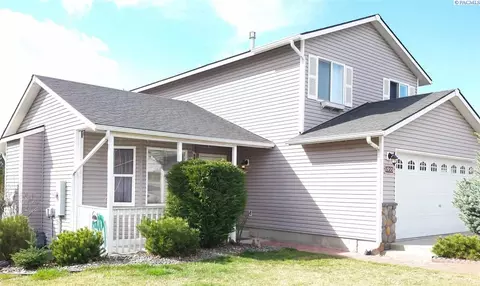 1955 NW Arcadia Dr, Pullman, WA 99163 photo 1