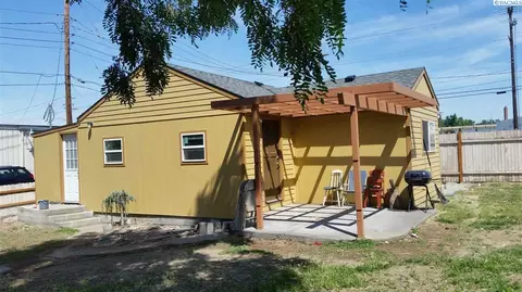 808 S 13th Ave, Pasco, WA 99301 photo 1