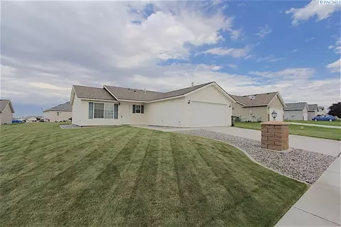 3414 Emerald Downs Ln, Pasco, WA 99301 photo 1
