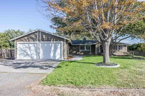 1917 Cherry Ln, Pasco, WA 99301 photo 1